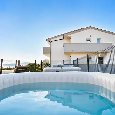 Appartement Blue Pearl Exclusive - First Row To The Sea With Spa, Znjan Beach,1st Floor *