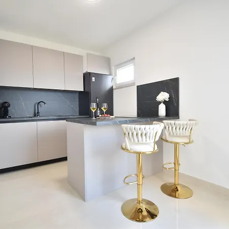 Appartement Blue Pearl Exclusive - First Row To The Sea With Spa, Znjan Beach,1st Floor Split