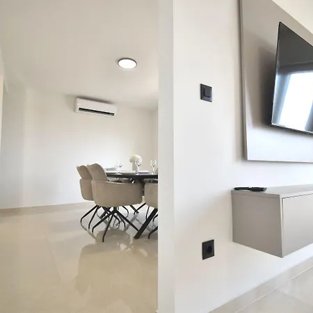 Blue Pearl Luxury - First Row To The Sea With Spa, 2 Bathrooms, Free Parking, Znjan Spalato