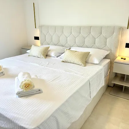 Appartamento Blue Pearl Luxury - First Row To The Sea With Spa, 2 Bathrooms, Free Parking, Znjan Spalato