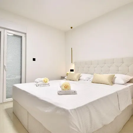 Blue Pearl Exclusive - First Row To The Sea With Spa, Znjan Beach,1st Floor Appartement