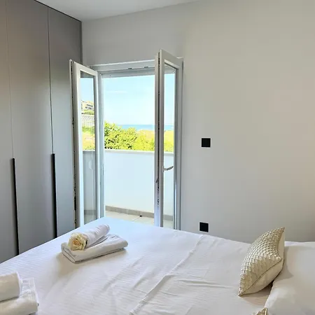 Blue Pearl Exclusive - First Row To The Sea With Spa, Znjan Beach,1st Floor Split