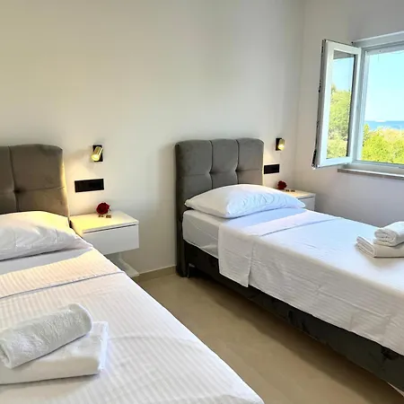 Blue Pearl Exclusive - First Row To The Sea With Spa, Znjan Beach,1st Floor Appartement