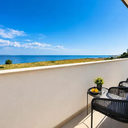 Blue Pearl Luxury - First Row To The Sea With Spa, 2 Bathrooms, Free Parking, Znjan