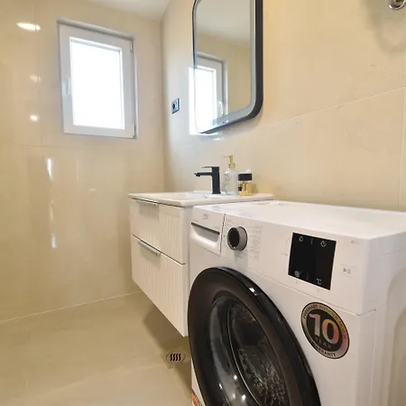 Blue Pearl Luxury - First Row To The Sea With Spa, 2 Bathrooms, Free Parking, Znjan
